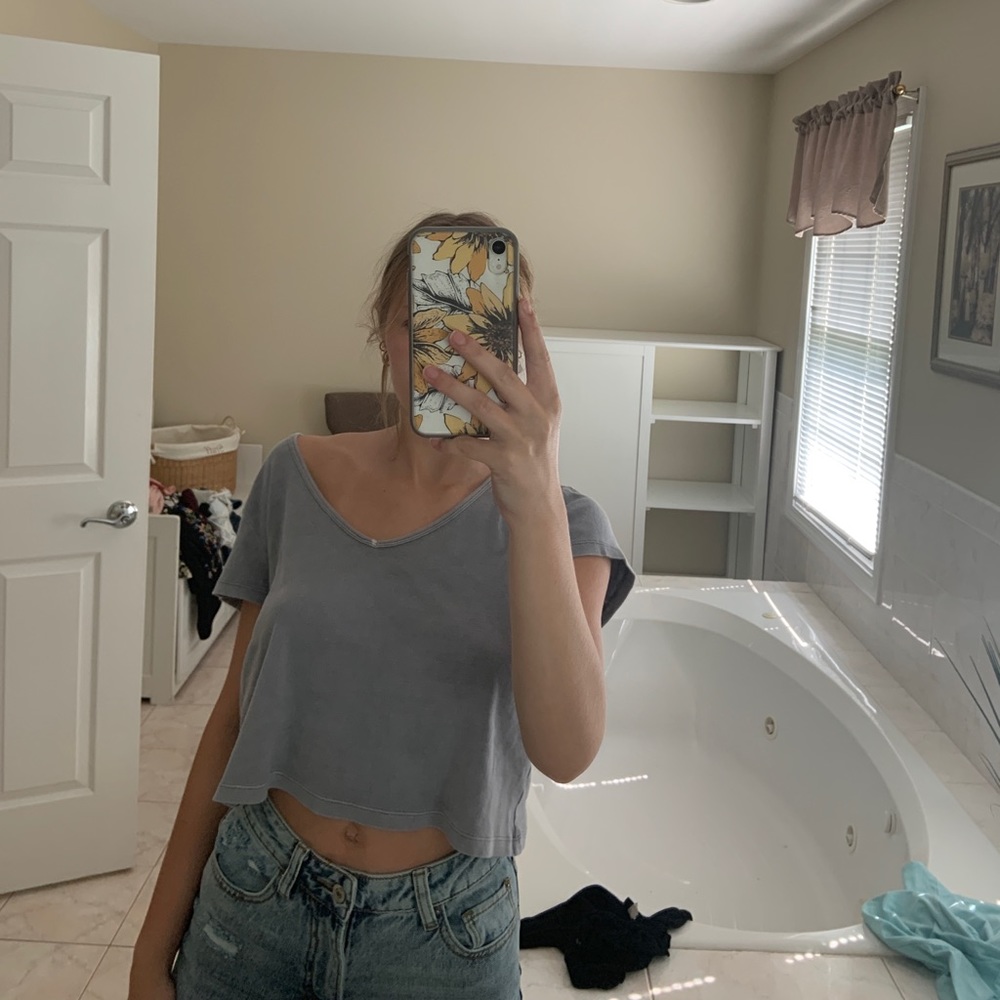 baby blue cropped tee